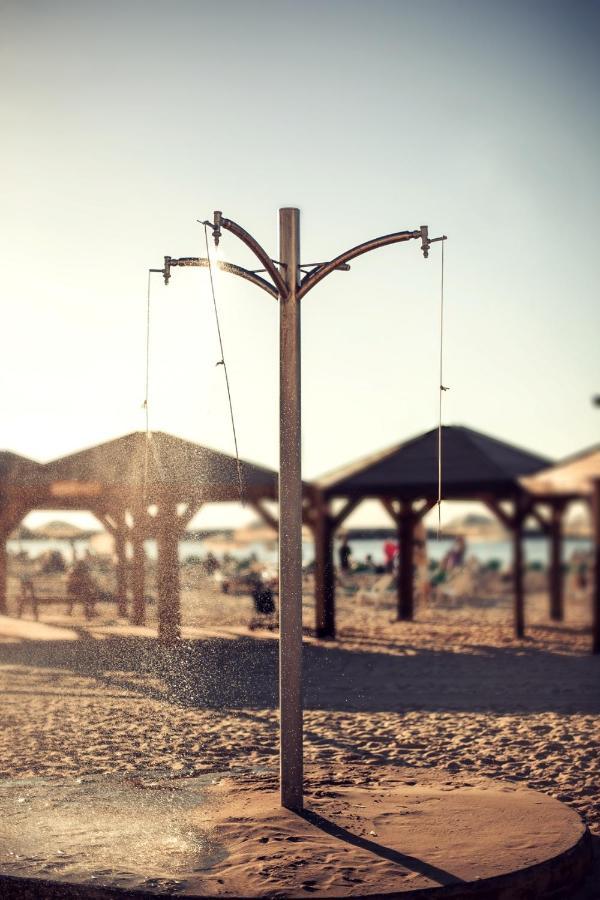 Brown Brut Seafront Hotel, A Member Of Brown Hotels Tel Aviv Buitenkant foto